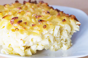 Солодка запіканка з макаронів: 3 рецепти для духовки і мультиварки