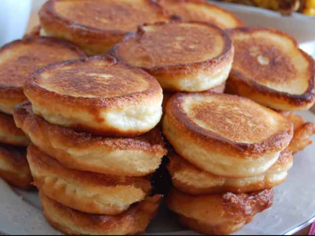 Пишні оладки на кефірі – 10 кращих і перевірених рецептів з фото і відео