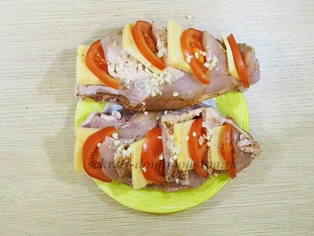 Курка з картоплею, запечена в рукаві в духовці — найсмачніший рецепт