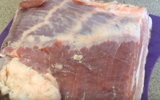 Сало, варене в лушпинні цибулі — 6 найсмачніших рецептів посолу