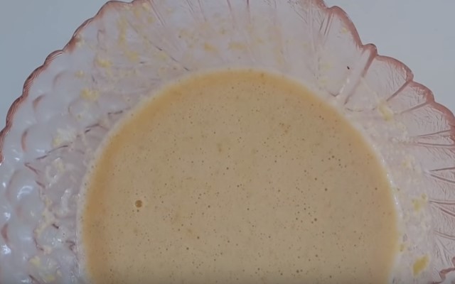 Млинці на сироватці — 8 рецептів дуже смачних млинців з дірочками