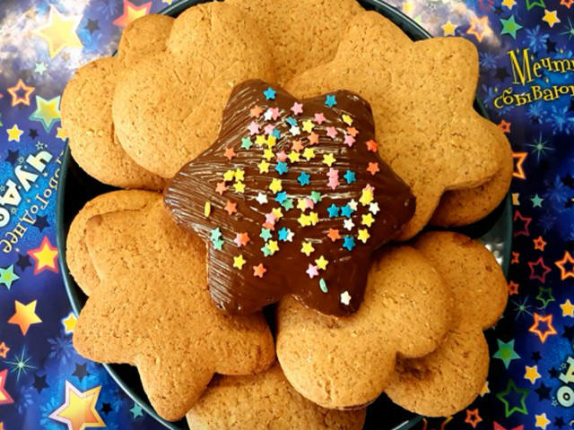 Різдвяні пряники — 6 покрокових рецептів в домашніх умовах