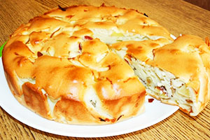 Простий і смачний рецепт шарлотки з яблуками для духовки і мультиварки