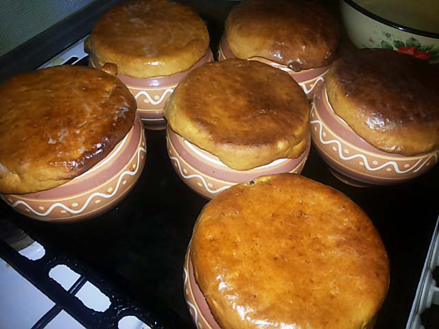 Печеня з м’ясом і картоплею в духовці рецепт з фото