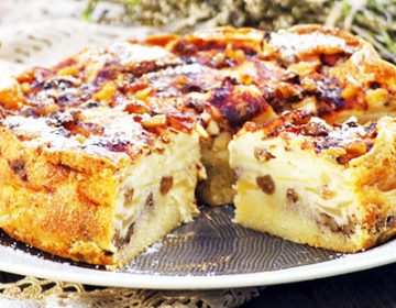 Шарлотка на сметані з яблуками: класичний рецепт