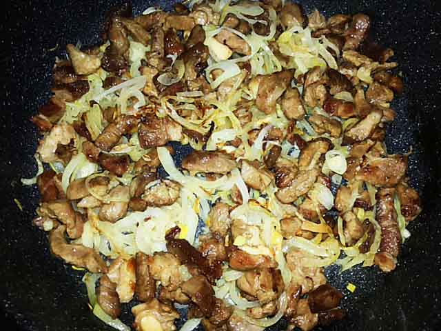 Азу по – татарськи з солоними огірками, покроковий рецепт з фото і відео