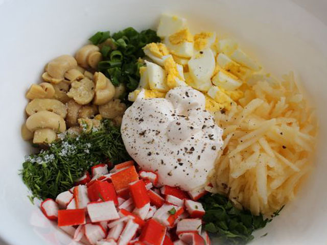 Салати з консервованих печериць: смачні рецепти, прості в приготуванні