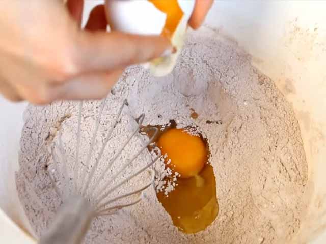 Млинцевий торт – 6 смачних покрокових рецетов в домашніх умовах з фото і відео