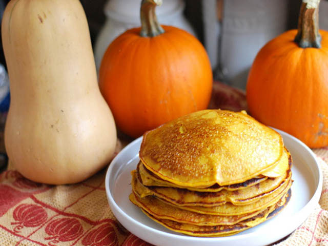 Млинці на молоці – 20 найсмачніших покрокових рецептів з фото і відео