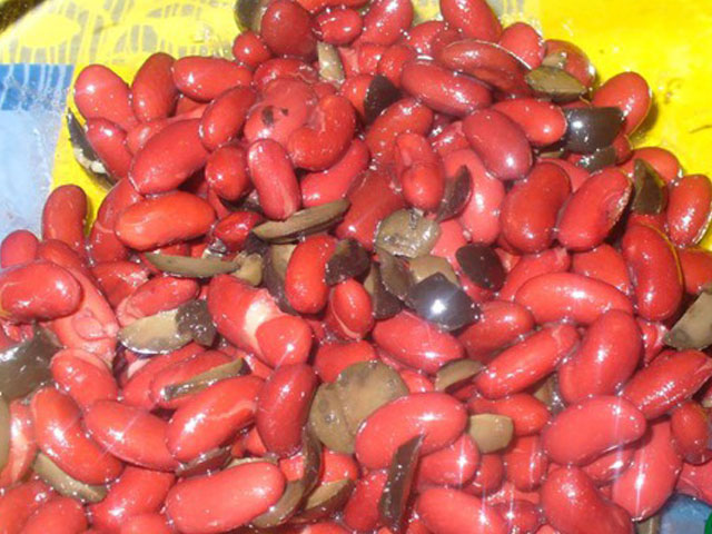 Салати з консервованих печериць: смачні рецепти, прості в приготуванні