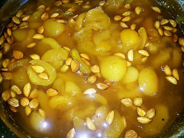 Варення з абрикосів з ядерцями на зиму рецепт з фото