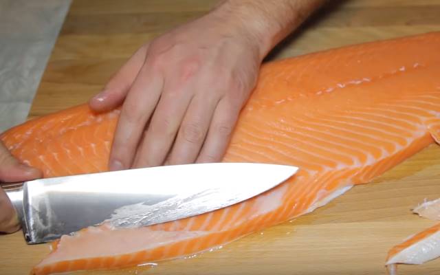 Сьомга, солона в домашніх умовах простими способами: солимо смачно і швидко