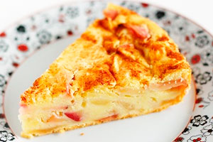 Шарлотка з яблуками і корицею: рецепти для духовки і мультиварки
