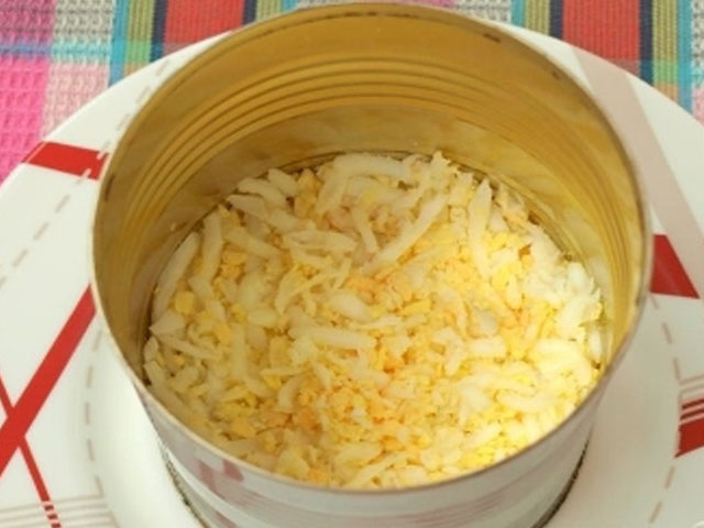 Салати з консервованих печериць: смачні рецепти, прості в приготуванні