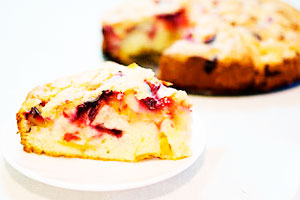 Шарлотка зі сливами: смачні рецепти