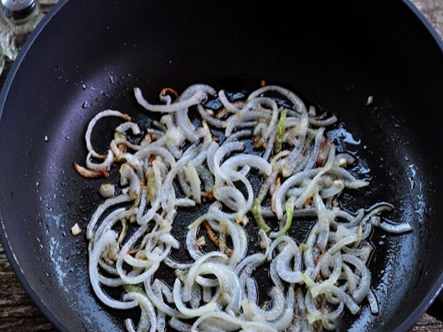 Салати з консервованих печериць: смачні рецепти, прості в приготуванні