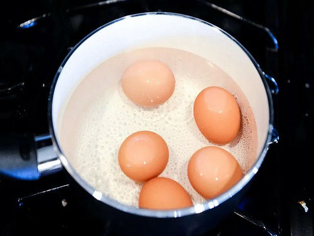 Яйця, фаршировані різними начинками. 12 простих і дуже смачних рецептів