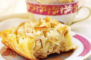 Шарлотка на кефірі з яблуками: класичний рецепт і його варіації