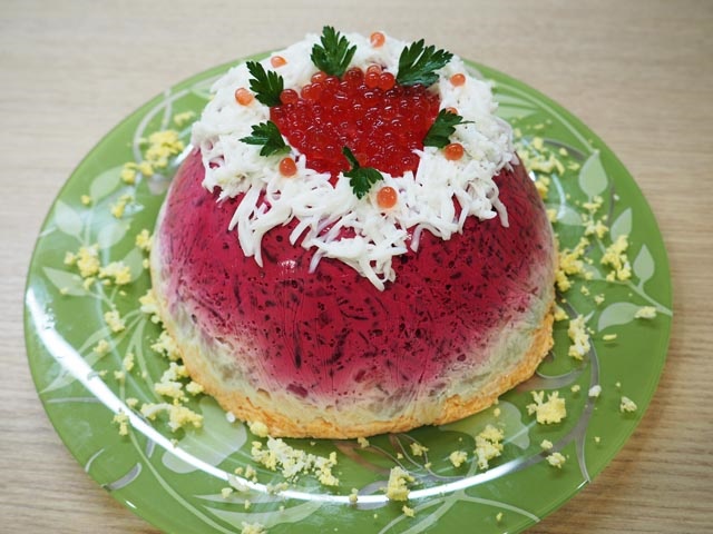 Салат Оселедець під шубою — 11 класичних рецептів з описом послідовності шарів