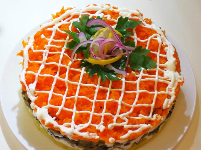 Салат Оселедець під шубою — 11 класичних рецептів з описом послідовності шарів