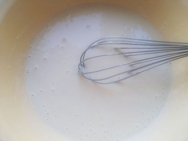 Млинці на молоці з дірочками тонкі і дуже смачні – 10 простих рецептів