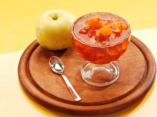 Прозоре варення з яблук часточками — 8 швидких рецептів на зиму