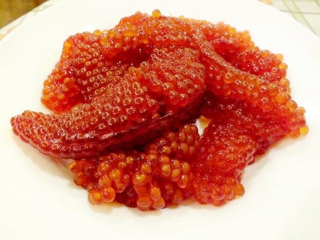 Як смачно посолити ікру горбуші в домашніх умовах — 6 швидких рецептів
