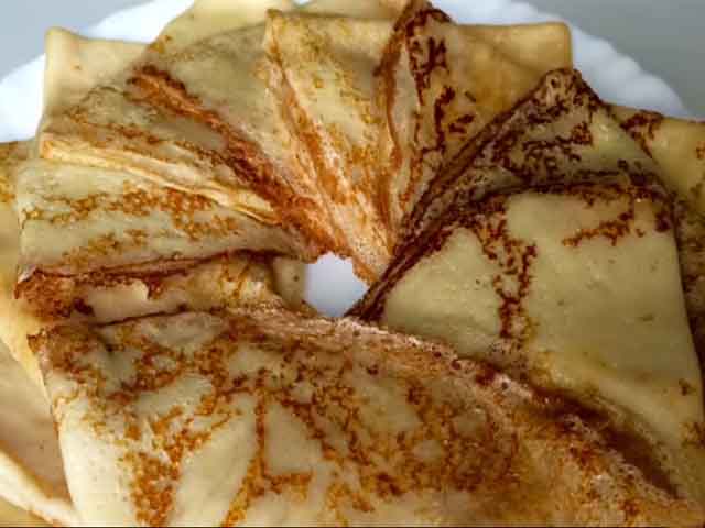 Млинці на молоці з дірочками тонкі і дуже смачні – 10 простих рецептів