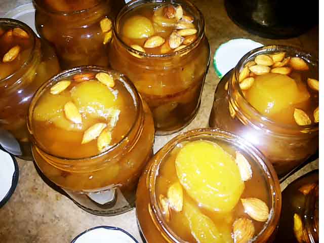 Варення з абрикосів з ядерцями на зиму рецепт з фото