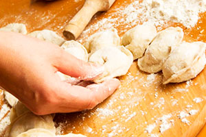 Тісто для пельменів на мінеральній воді: тонкощі приготування