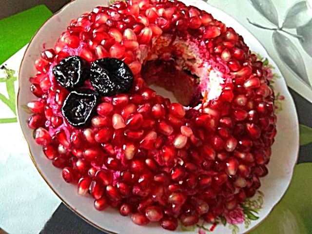 Салат Гранатовий браслет — дуже смачні класичні рецепти