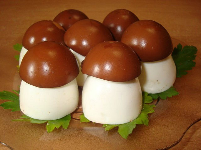 Яйця, фаршировані різними начинками. 12 простих і дуже смачних рецептів