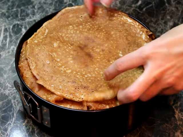 Млинцевий торт – 6 смачних покрокових рецетов в домашніх умовах з фото і відео