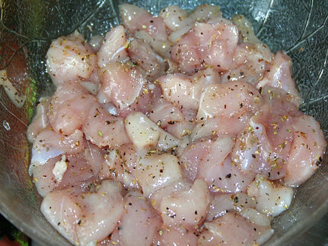 Шашлик з курки в духовці — 9 рецептів приготування на шпажках