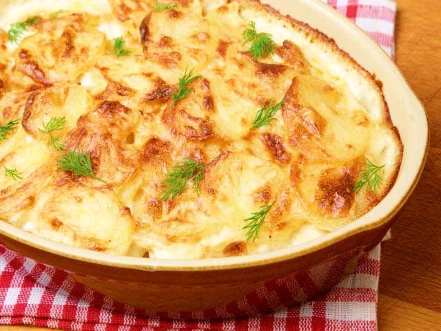 Картопля по-французьки з куркою — рецепт в духовці