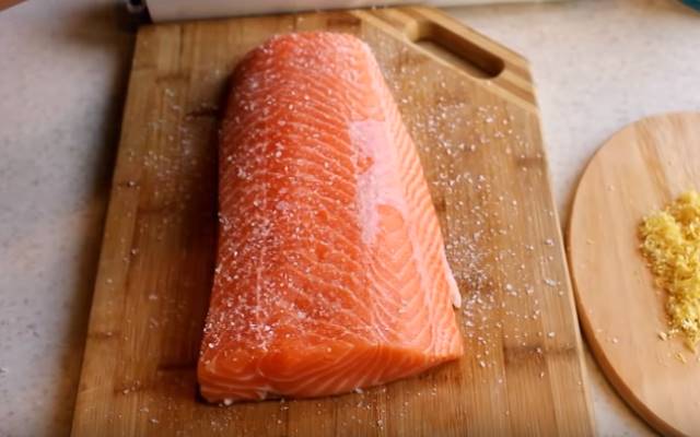 Сьомга, солона в домашніх умовах простими способами: солимо смачно і швидко