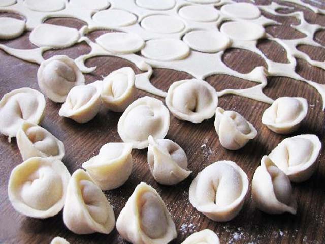 Тісто для домашніх пельменів – 10 кращих рецептів з фото і відео