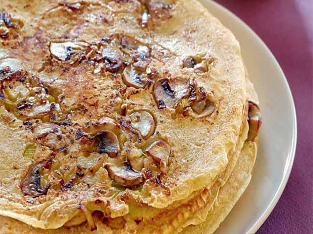 Млинці на молоці – 20 найсмачніших покрокових рецептів з фото і відео