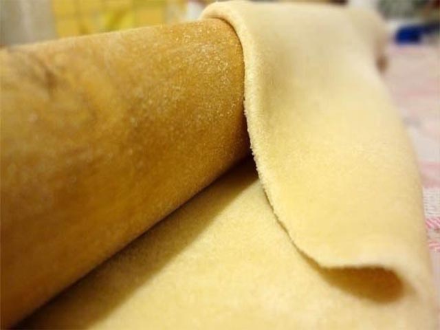 Тісто для піци – 10 простих і смачних рецептів в домашніх умовах