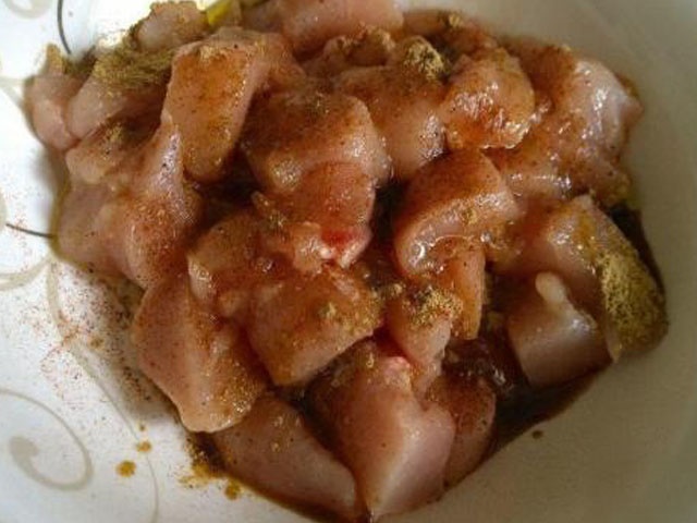 Шашлик з курки в духовці — 9 рецептів приготування на шпажках