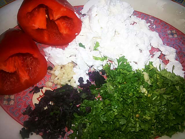 Перець фарширований м’ясом та рисом в духовці – рецепти з фото