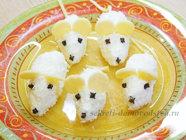 Салати у вигляді щури або миші на Новий Рік 2020: цікаві і нові рецепти