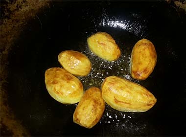 Куряче філе тушкувати на сковороді з грибами у вершковому соусі