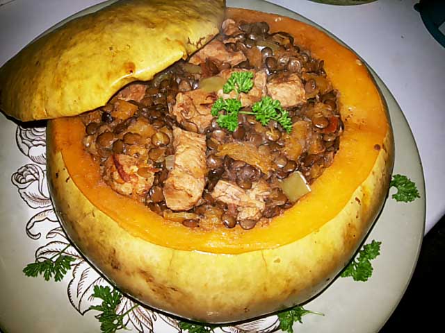 Фарширований гарбуз, запечений в духовці – 4 рецепти з фото