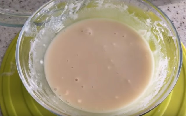 Млинці на сироватці — 8 рецептів дуже смачних млинців з дірочками