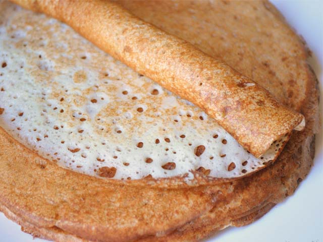 Млинці на молоці – 20 найсмачніших покрокових рецептів з фото і відео