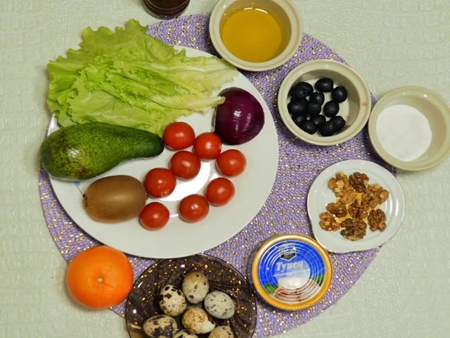 Салати з авокадо і консервованим тунцем — прості і смачні рецепти