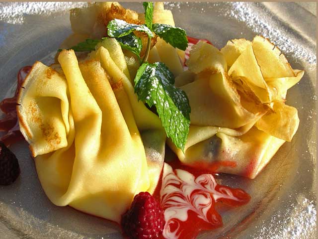 Млинці на молоці – 20 найсмачніших покрокових рецептів з фото і відео