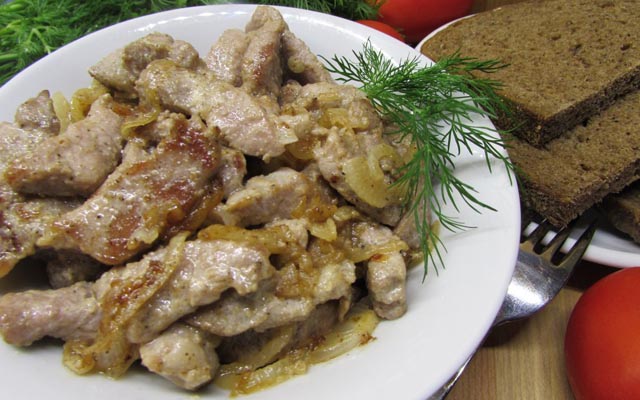 Гуляш зі свинини з підливою — 7 простих і смачних рецептів