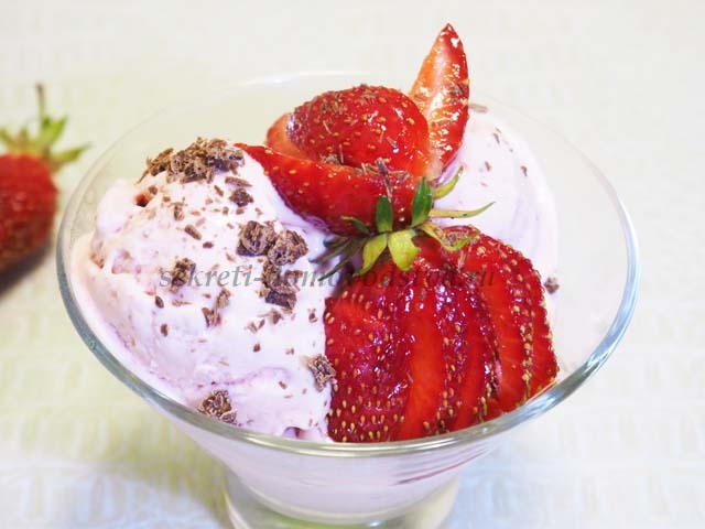 Полуничне морозиво — рецепт приготування в домашніх умовах